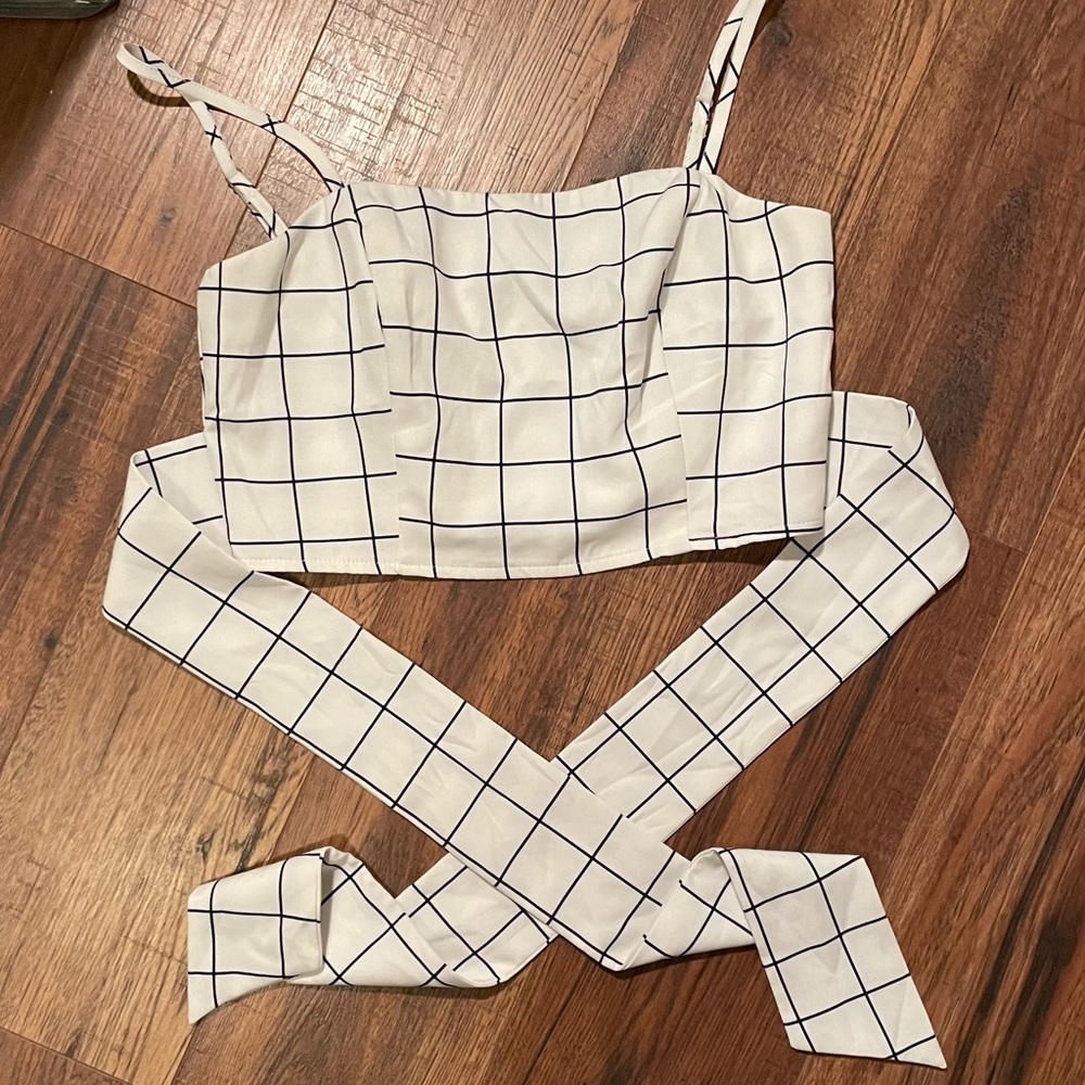 GEOMETRIC WRAP CROP TOP
